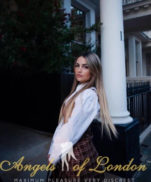 Clover (23) London Escort