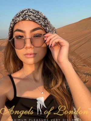 Brazilian escort Yana selifie in sunglasses