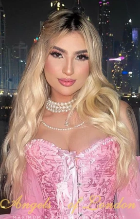 London escort Luxia face