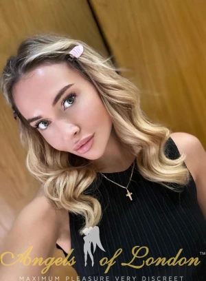 Renata (25) London Escort