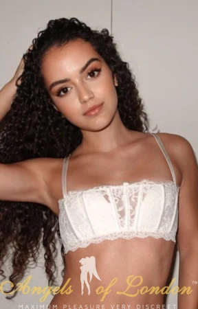 Teen escort Latifa face