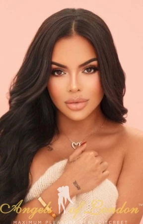 London escort Eduarda face