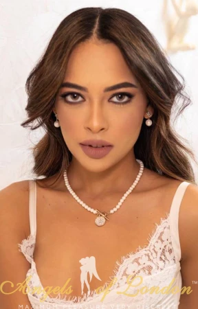 London escort Lorenza face