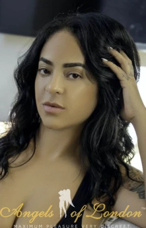 London escort Trina face