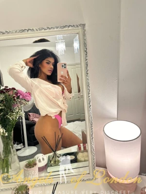 London escort Reba mirror selfie
