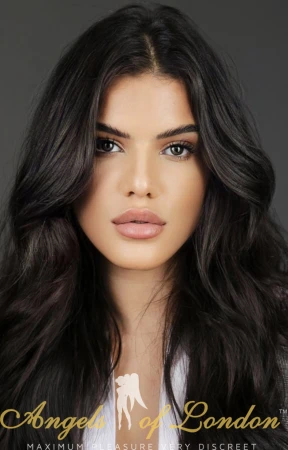 London escort Izaura face