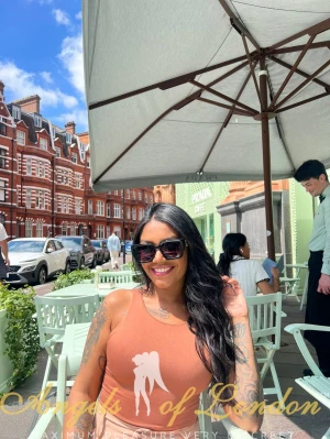 Brazilian escort Rimona outside