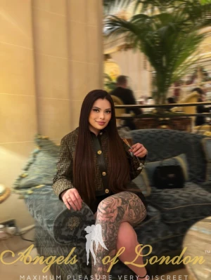 London escort Minola natural shot