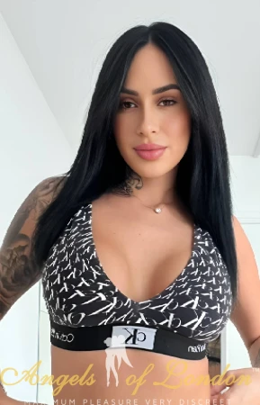Zari (26) London Escort