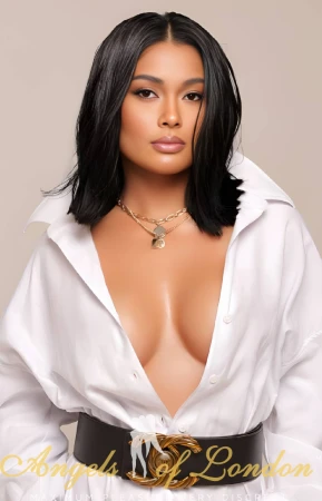 London escort Gella face