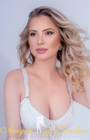 London escort Mirelly face