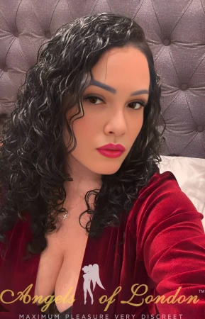 Londno escort Sharma face