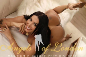 London escort Vermonta naked on bed