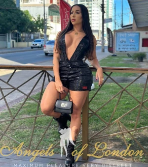 London escort Vermonta in black