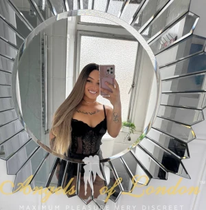 London escort Barcela mirror selfie