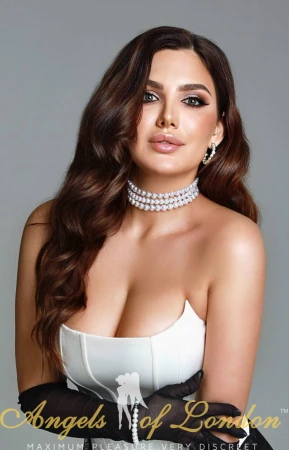 Alinna London Escort
