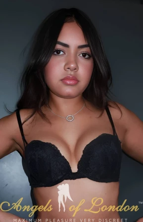 London escort Tissa face