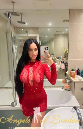 Zari (26) London Escort