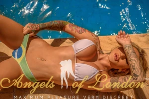 London escort Glo at the pool
