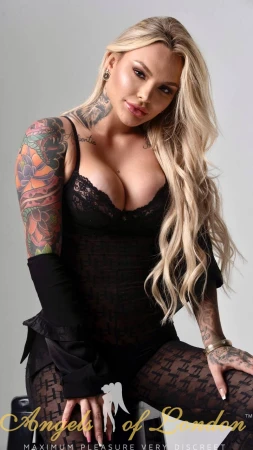London escort Glo in black