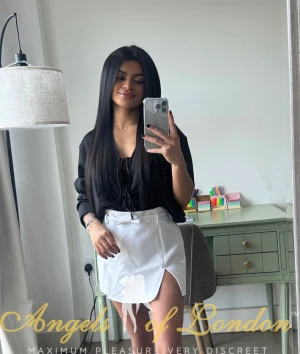 London escort Irida mirror selfie