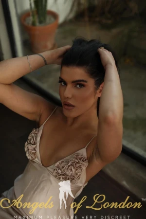 Izaura (23) London Escort