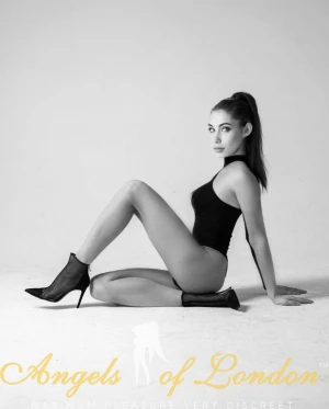 Hester (21) London Escort