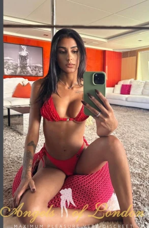 London Escort Fragita mirror selfie