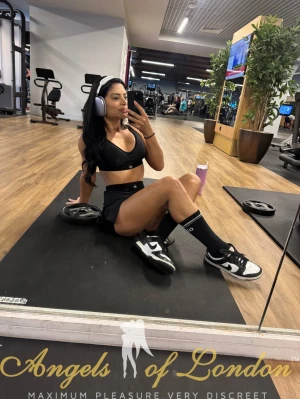 London escort Ainava gym selfie
