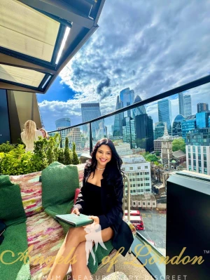London escort Ainava outdoors