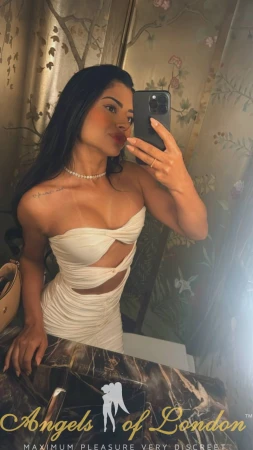 London escort Ainava mirror selfie