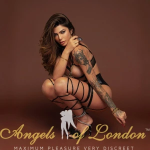 London escort Roderica squatting