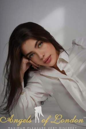 Cuddles (20) London Escort