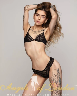 Mikami (21) London Escort