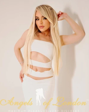 Colenia (24) London Escort