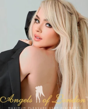 Colenia (24) London Escort