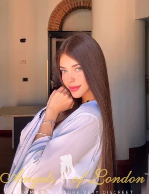 Cuddles (20) London Escort
