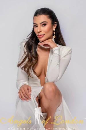 Mannu (24) London Escort