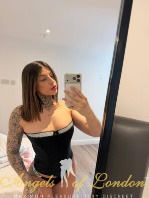 Izarra (20) London Escort