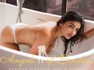 Niranya (23) London Escort