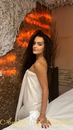 Latifa (19) London Escort