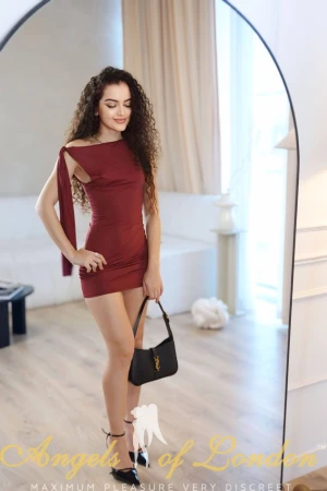 Latifa (19) London Escort