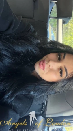 Omni (21) London Escort