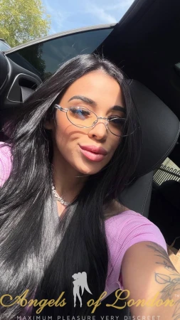 Omni (21) London Escort
