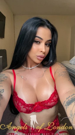 Omni (21) London Escort