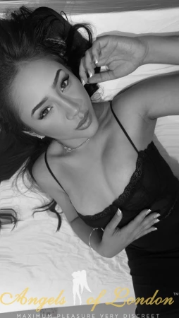 Insta (25) London Escort