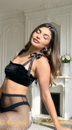 Niranya (23) London Escort
