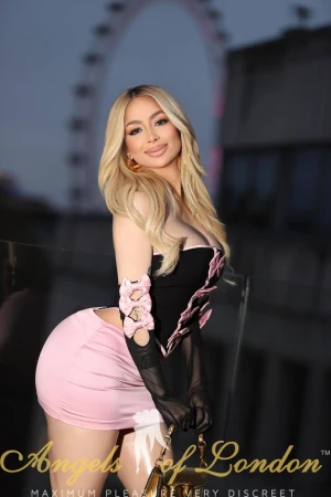 Cozy (24) London Escort