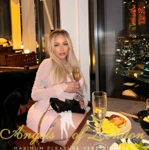 Cozy (24) London Escort