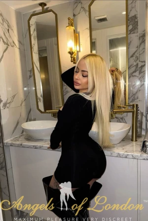 Cozy (24) London Escort